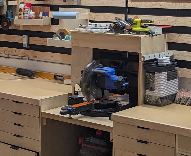 New saw with dust hood