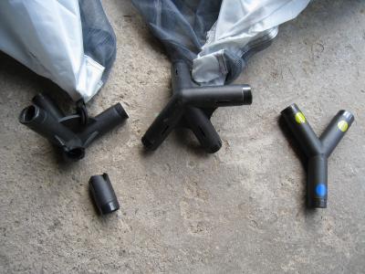 Broken corner hub on left, corner hub with crack in middle, side hub with colour coding on right