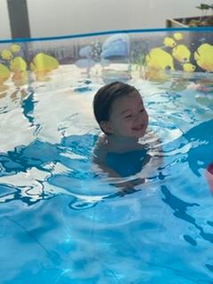 This kid is in heaven!