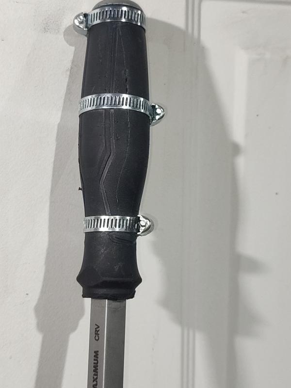 I filled it with glue, tied it with clamps, maybe it will be useful for simple jobs in the future.