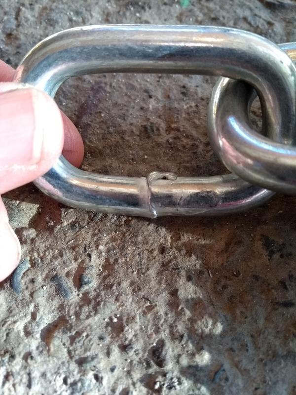 Main lifting link that takes all the weight
