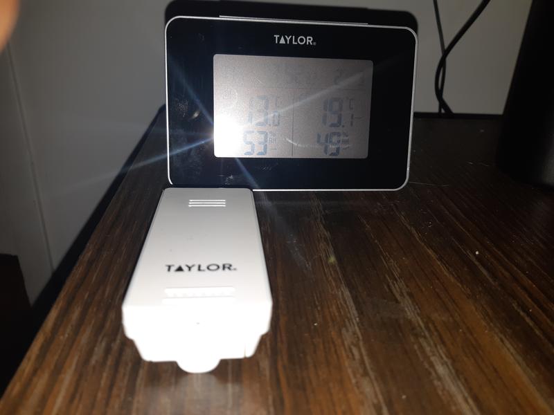 Sensors next to each other, very different readings