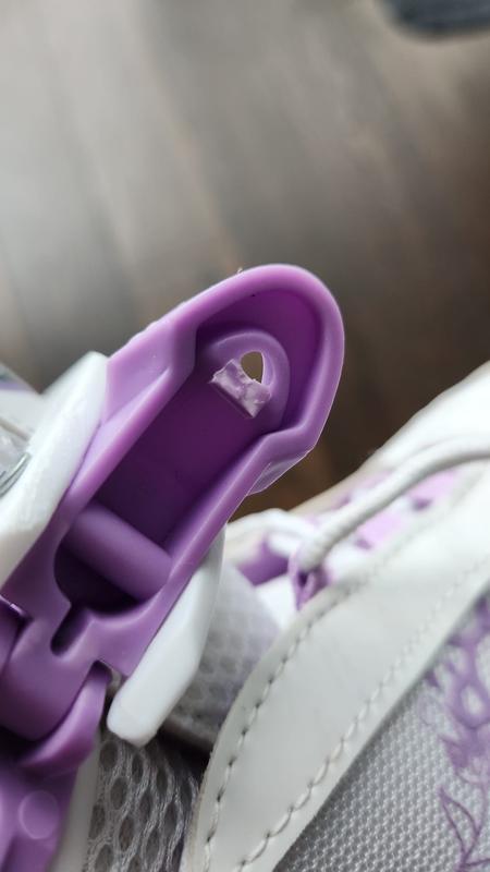 Tooth to latch the buckle broke