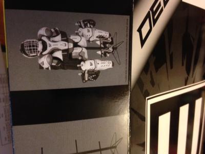 Picture from the actual box - showing the clips.