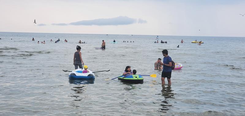 This boat is good for 3 people around 180 kg