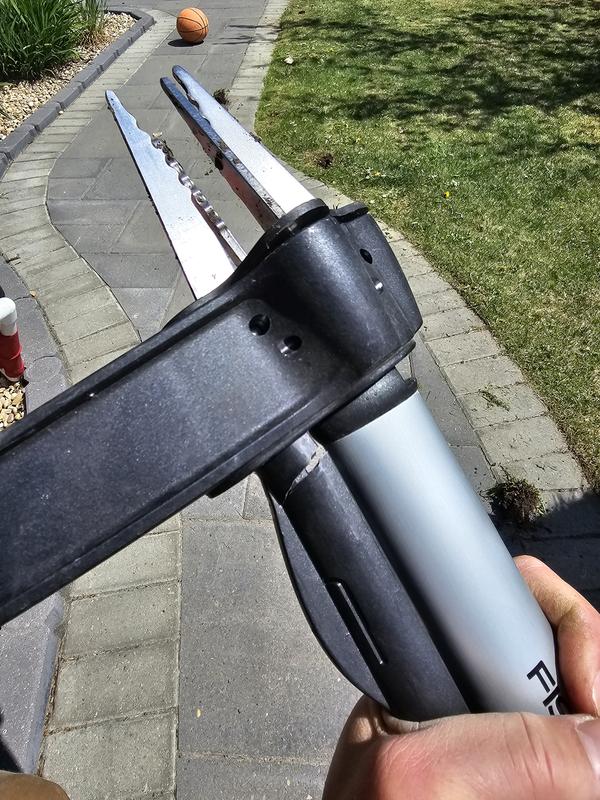 Plastic broke, teeth will not grab the weed now.