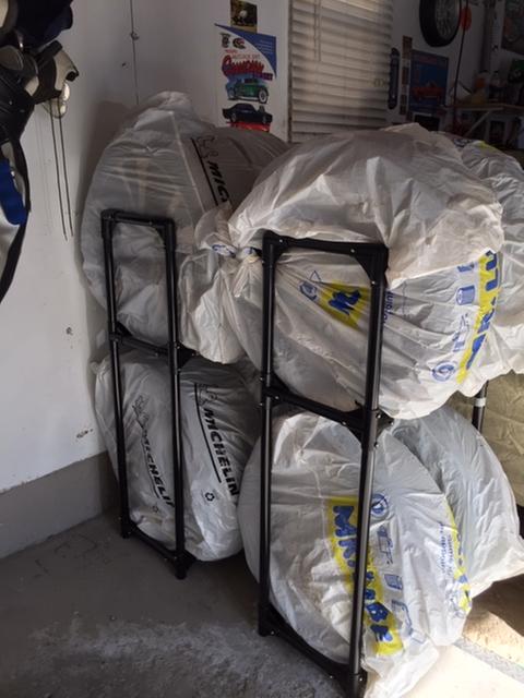 245/45/18's in the back and 235/35/16's in the front They fit without an issue