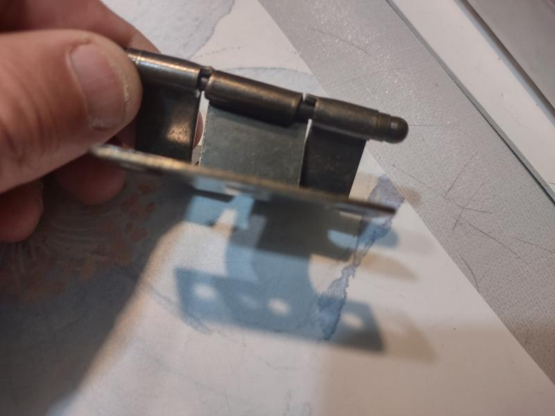 Twisted hinges in kit