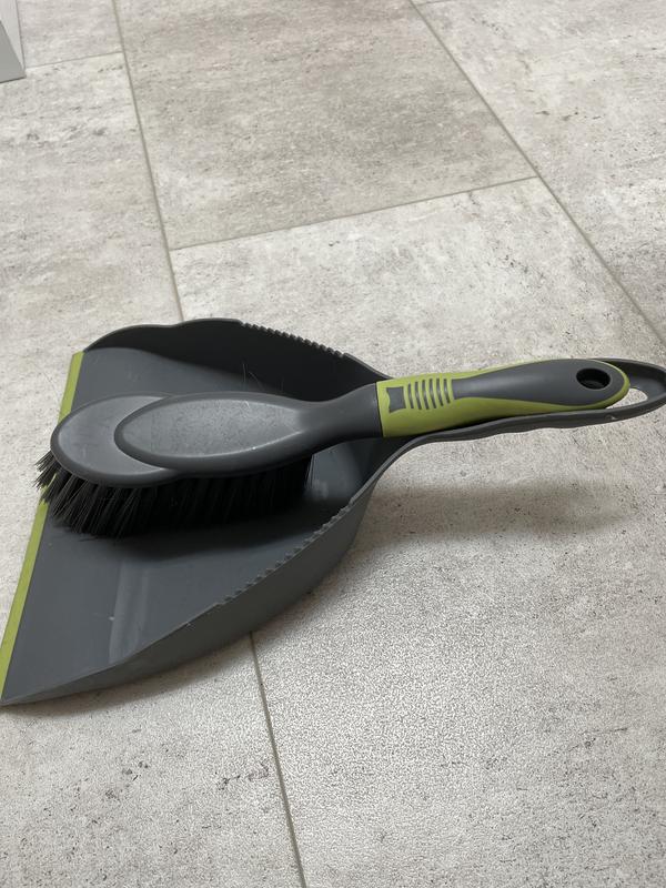 porte poussière et petit balai