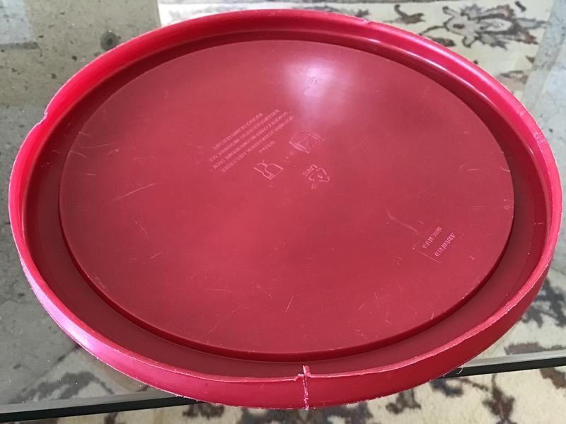 Craque sur le rebord du couvercle