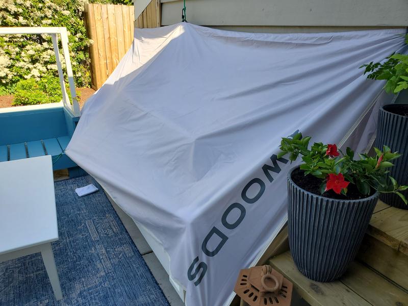 Small hooks for top fold and bungines to keep in tented out