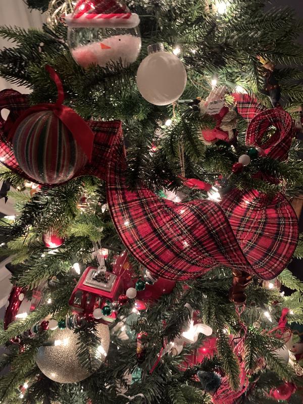 NOMA PreLit Kensington Christmas Tree with Tree Stand, 450