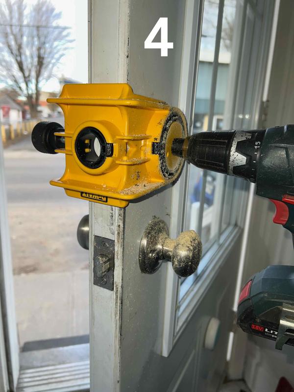 Il faut bien aligner la perceuse et pousser