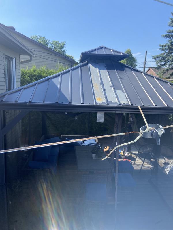 Toiture rouillée après quelque mois.