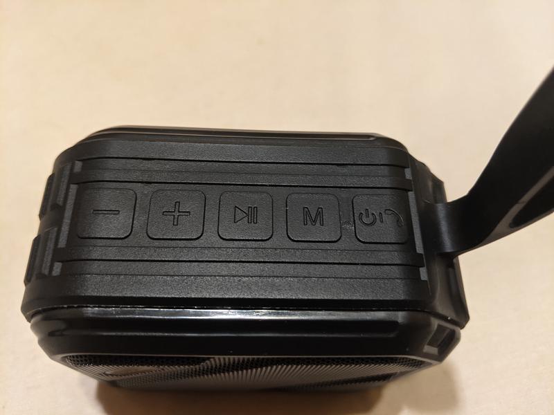 Control on the top. Red LED for charge is hidden between the + and -, blue LED for Bluetooth between the powwr and "M" buttons.