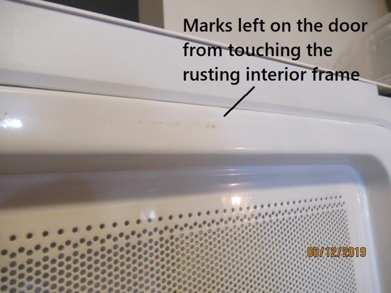 I have managed to scrub off most of the rust from the plastic of the door, where it touched the rusted microwave.