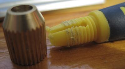 Collet and threads (pic 1)