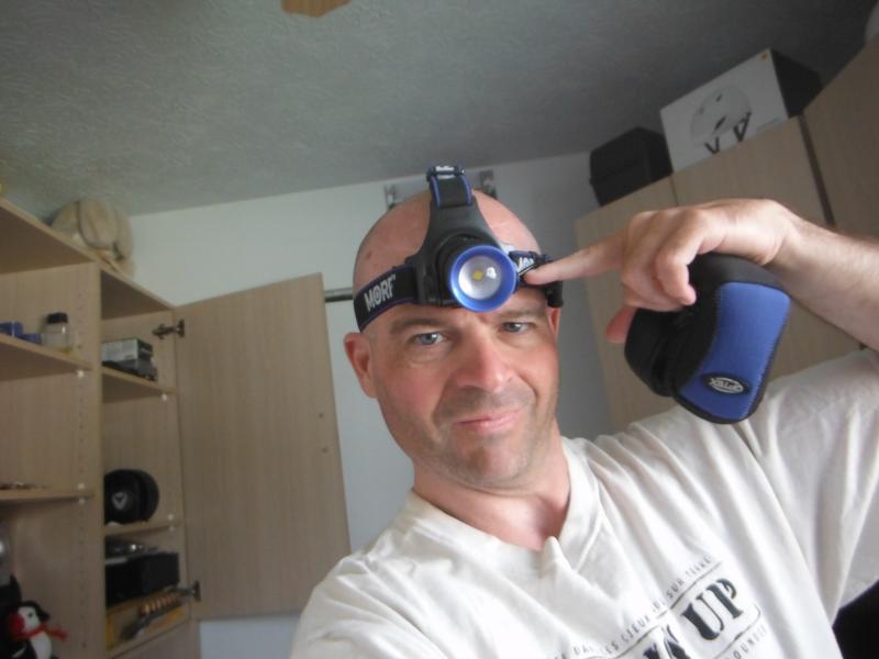 Entre les yeux il est pesant