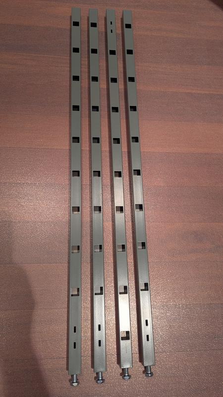 Pattes de l'étage. La 3e est inversée.