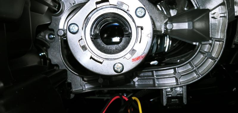 This is the socket behind the headlamp. You can see where the 3 point retainer plugs and turns.