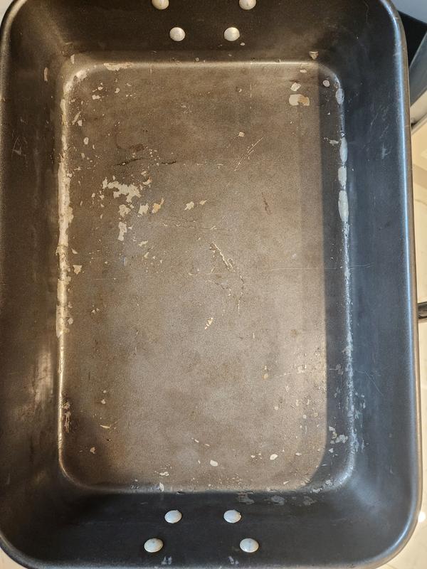 2 pans, both trash after 2-3 uses