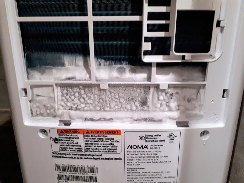 La glace devient de plus en plus imposante.