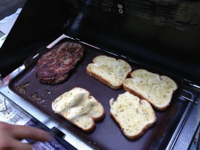 steaks and garlic toast