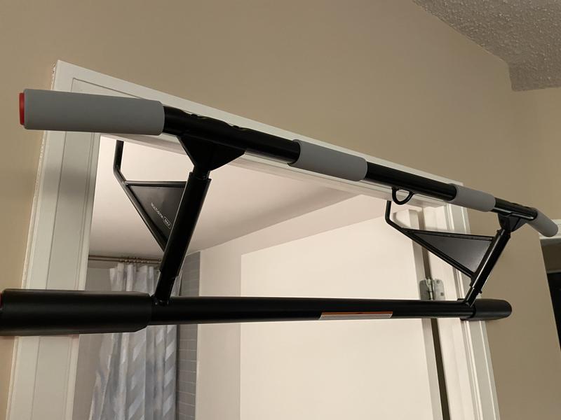 has handles with foam grips for wide grip, medium grip, etc