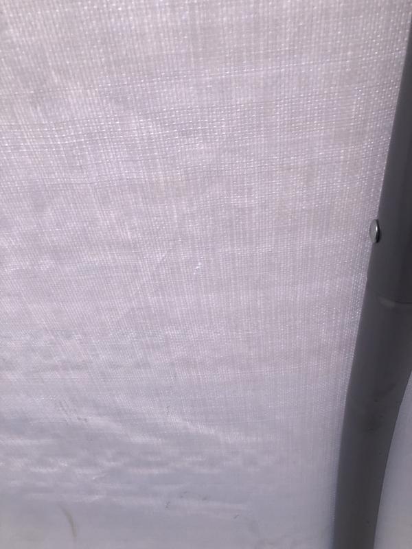 small hole in middle of picture.