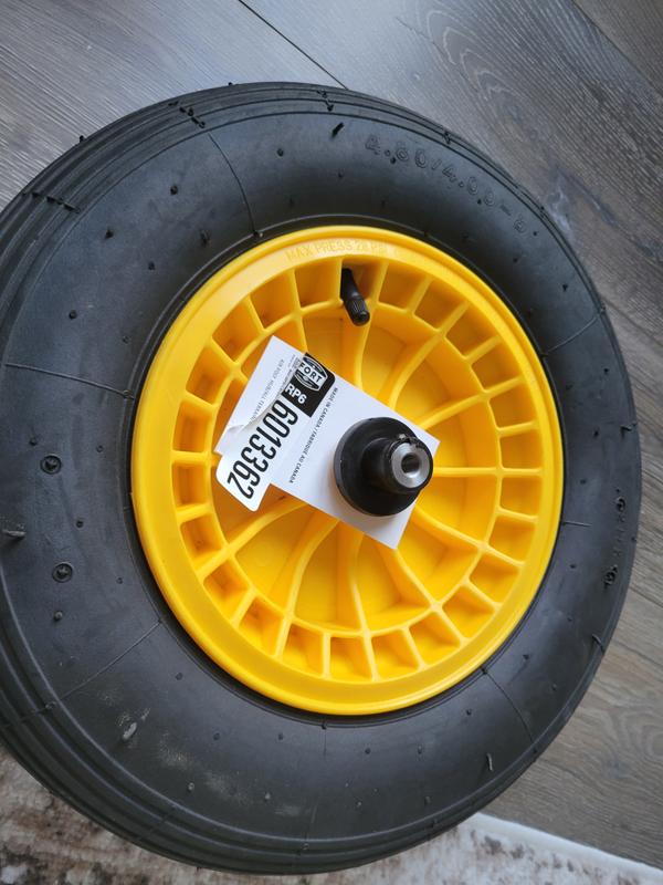 Plastic wheel hub - looks nothing like the one pictured