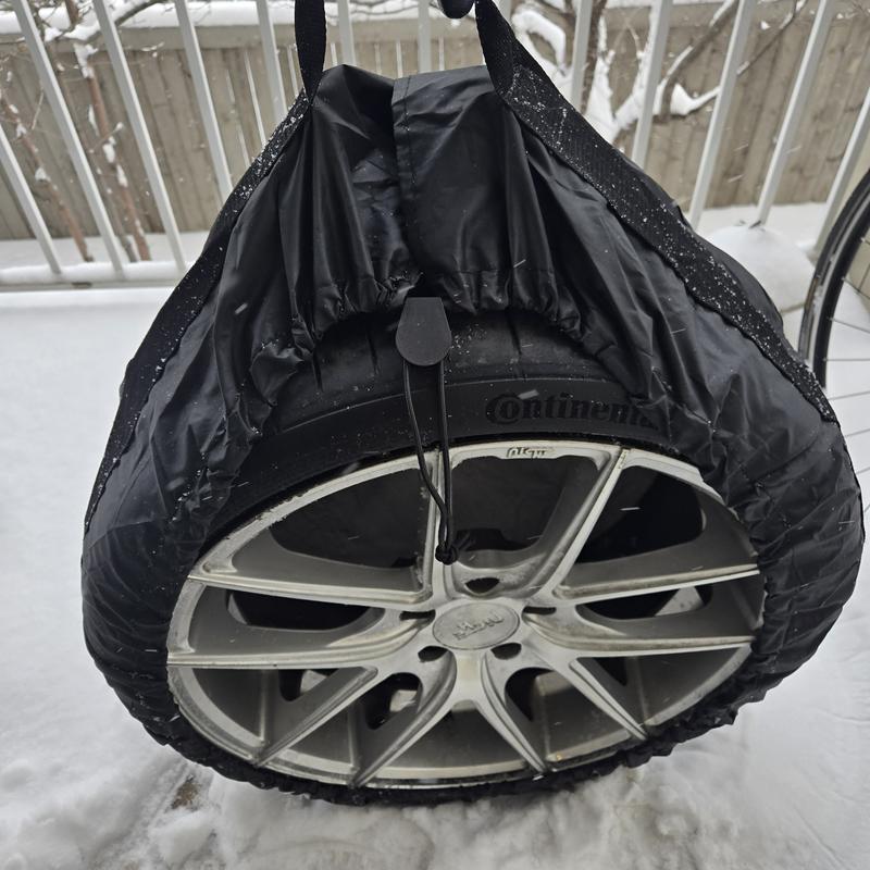 Rear wheels do not fit, and are 26" wide. Package says up to 29". Front wheels will certainly rip the bag if I try to lift it. It is fully tightened.
