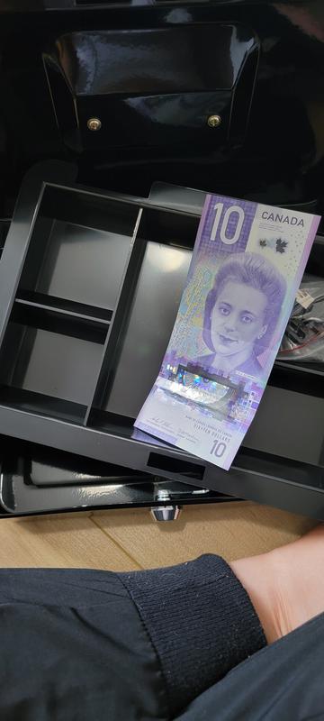 Bills don't fit, and top configuration is completely different from website product photo