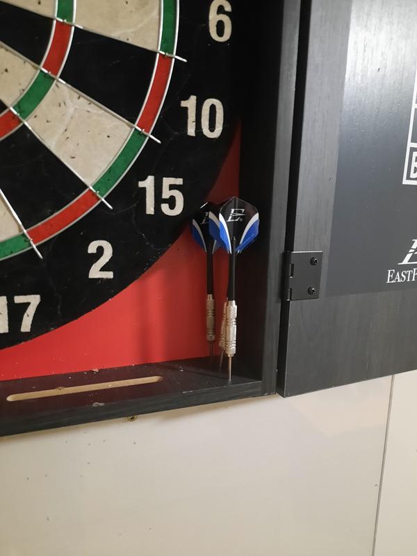 Comes with 2 sets of darts