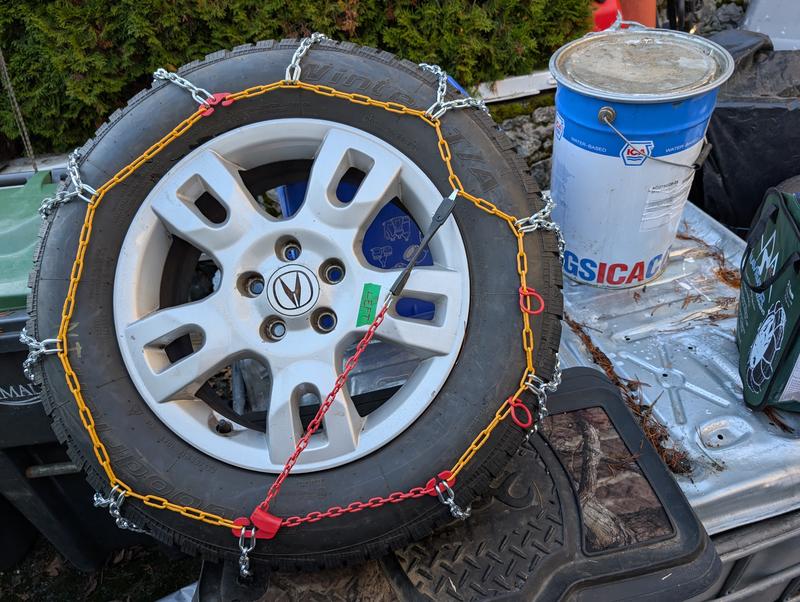 Red chain does not double back through the reed loop.  This is ok.