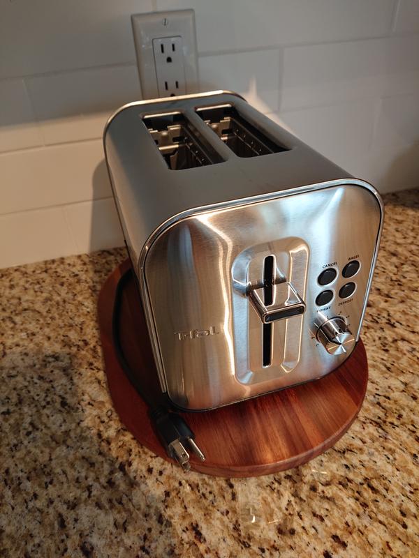Solid controls, toaster doesn't feel at all flimsy, and has a good weight to it.