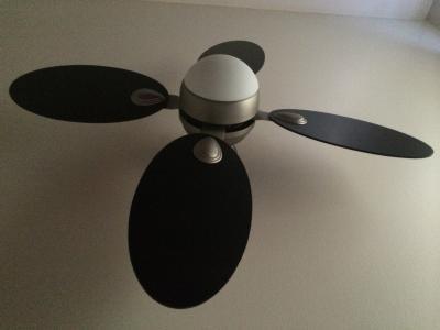 Black blades, flush mount