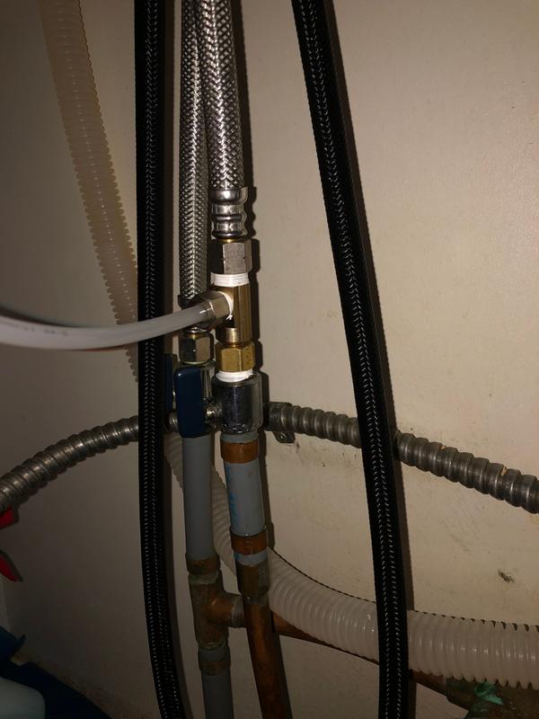 Purchased tee separately at Canadian Tire. (3/8'x3/8'x1/4")