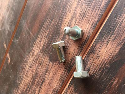 Picture of remaining bolt heads after failure