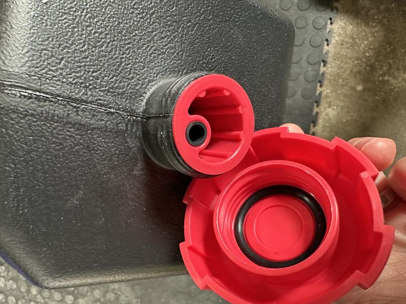 Vented Spout reduces chugging for optimal pouring