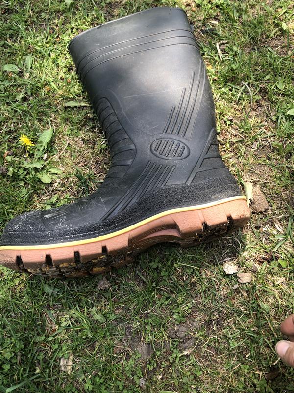 Soles barely worn, but the boots are unusable