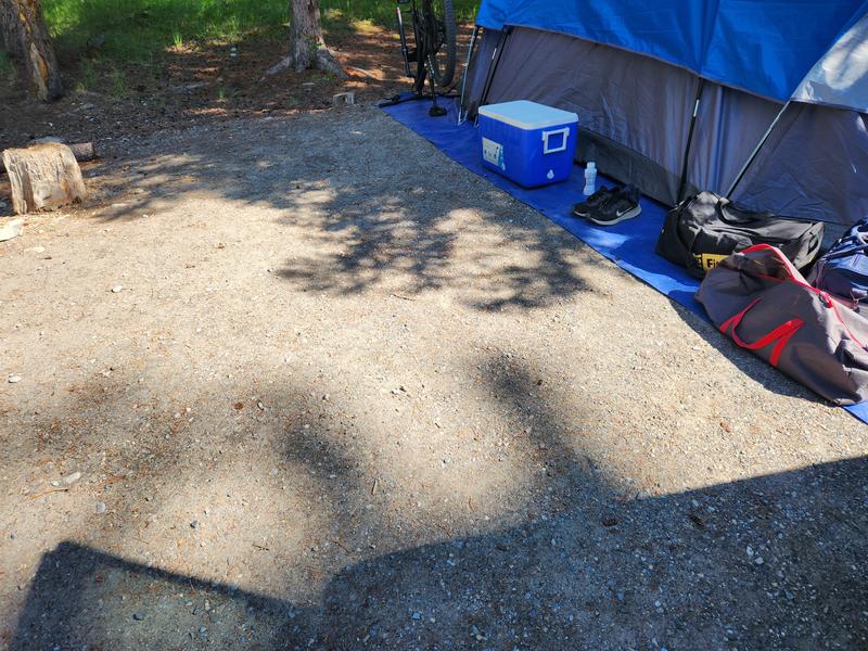 This is the hard pack ground. The pegs went in, with a hammer and pulled out smooth using the tool. Stayed tight and secure.