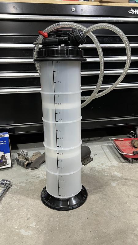 Extractor in front of a rolling tool chest