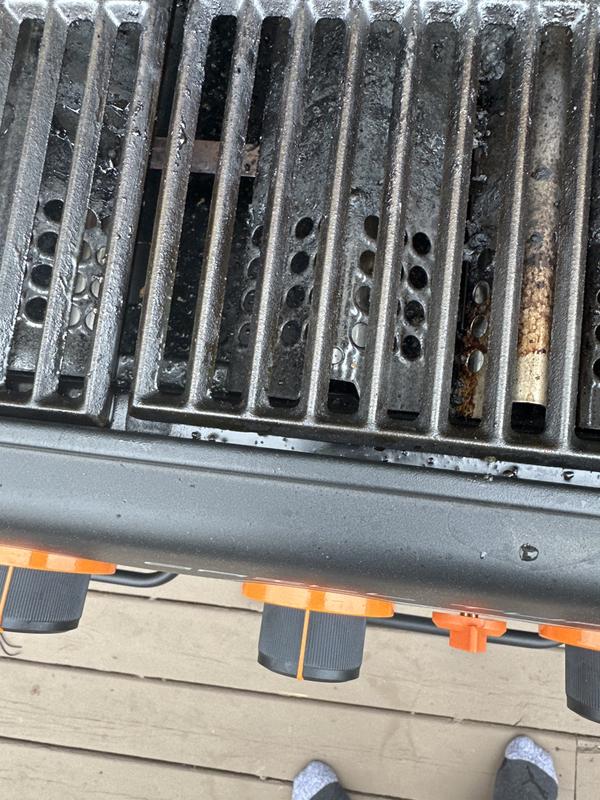 Space where the grill rattles when cleaning