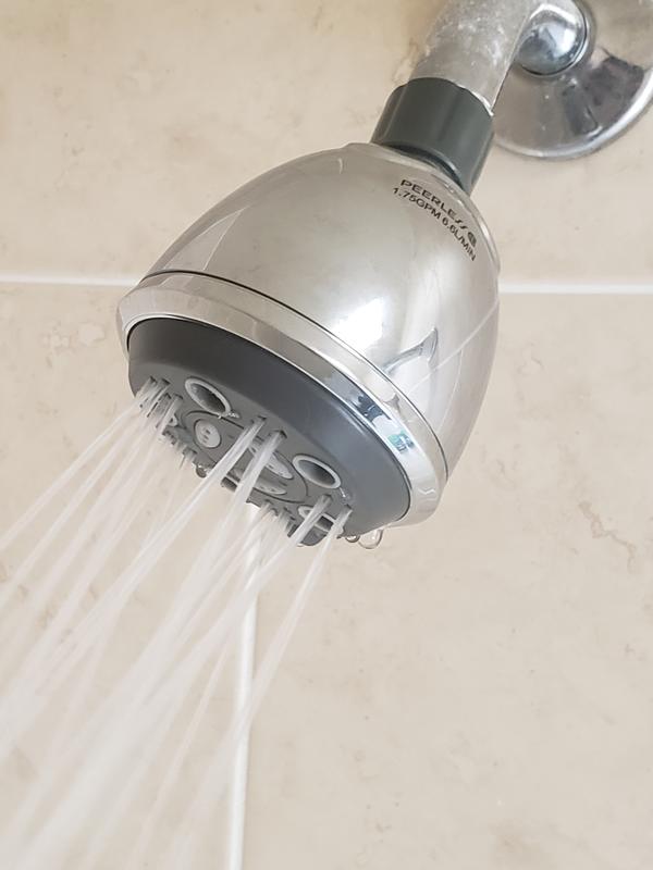 Wide, cross-pattern, spray