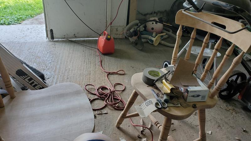 Chaises sablé avec la Dremel