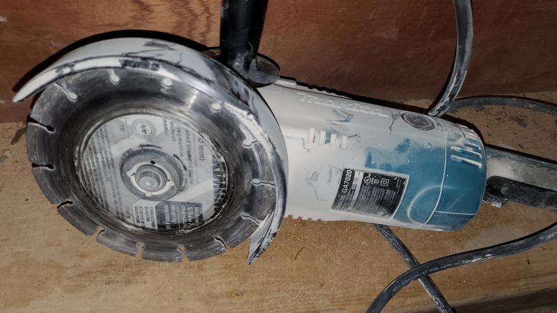 Used with Makita 7" grinder