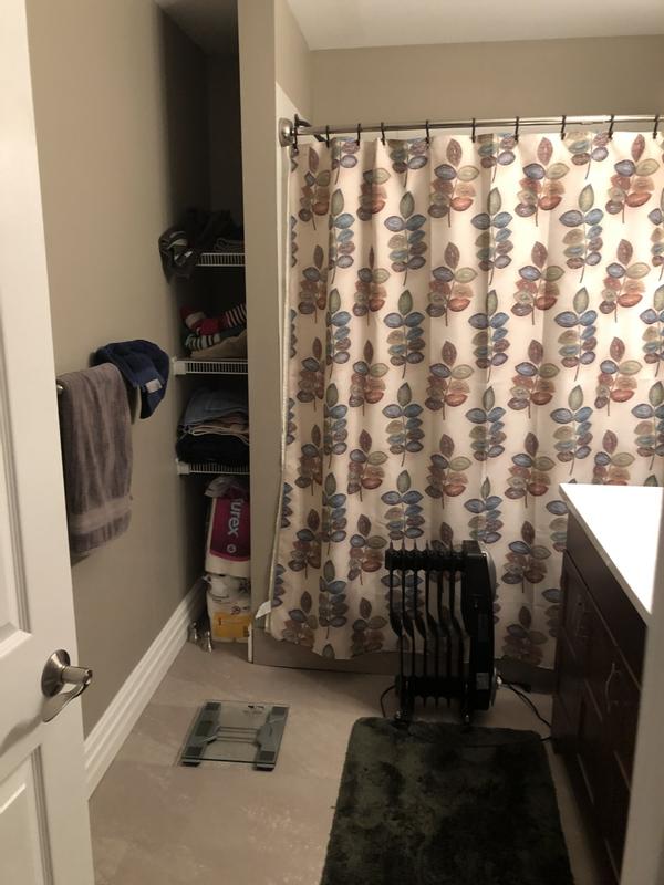 No windows, small area, all walls and ceiling well insulated (for noise) In between 2 bedrooms