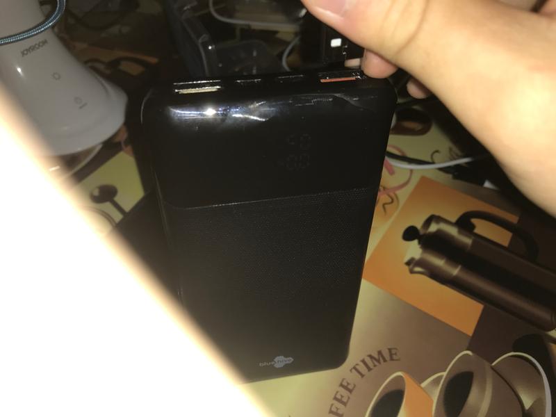 I plugged the cable into the orange port (the quick charge 3 port)