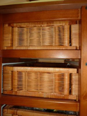 see the distance between drawers - it wastes too much space