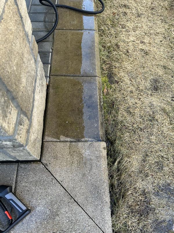 Cleaning masonry